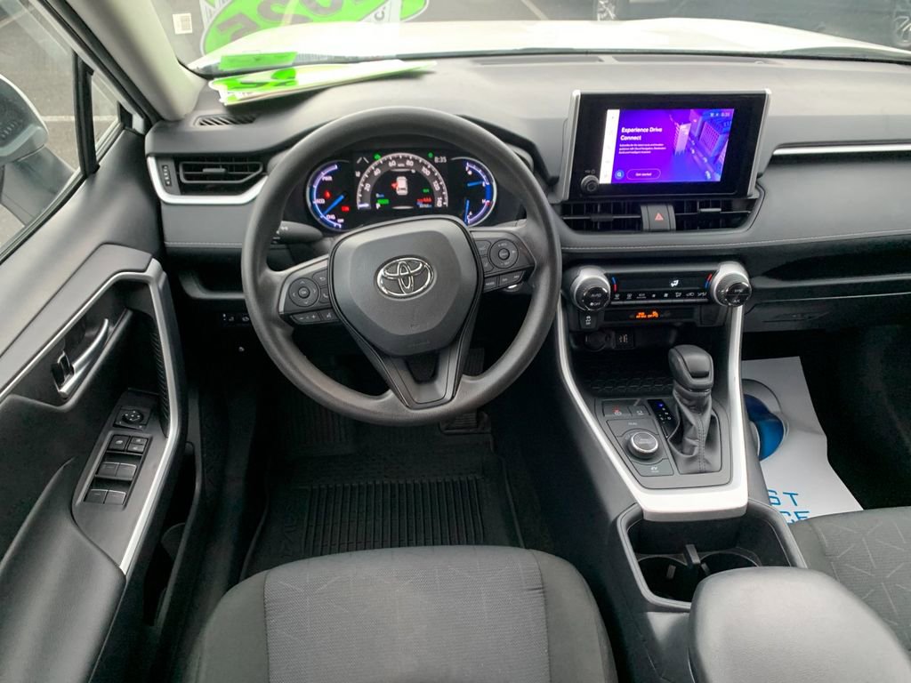 Used 2025 Toyota RAV4 XLE image 17