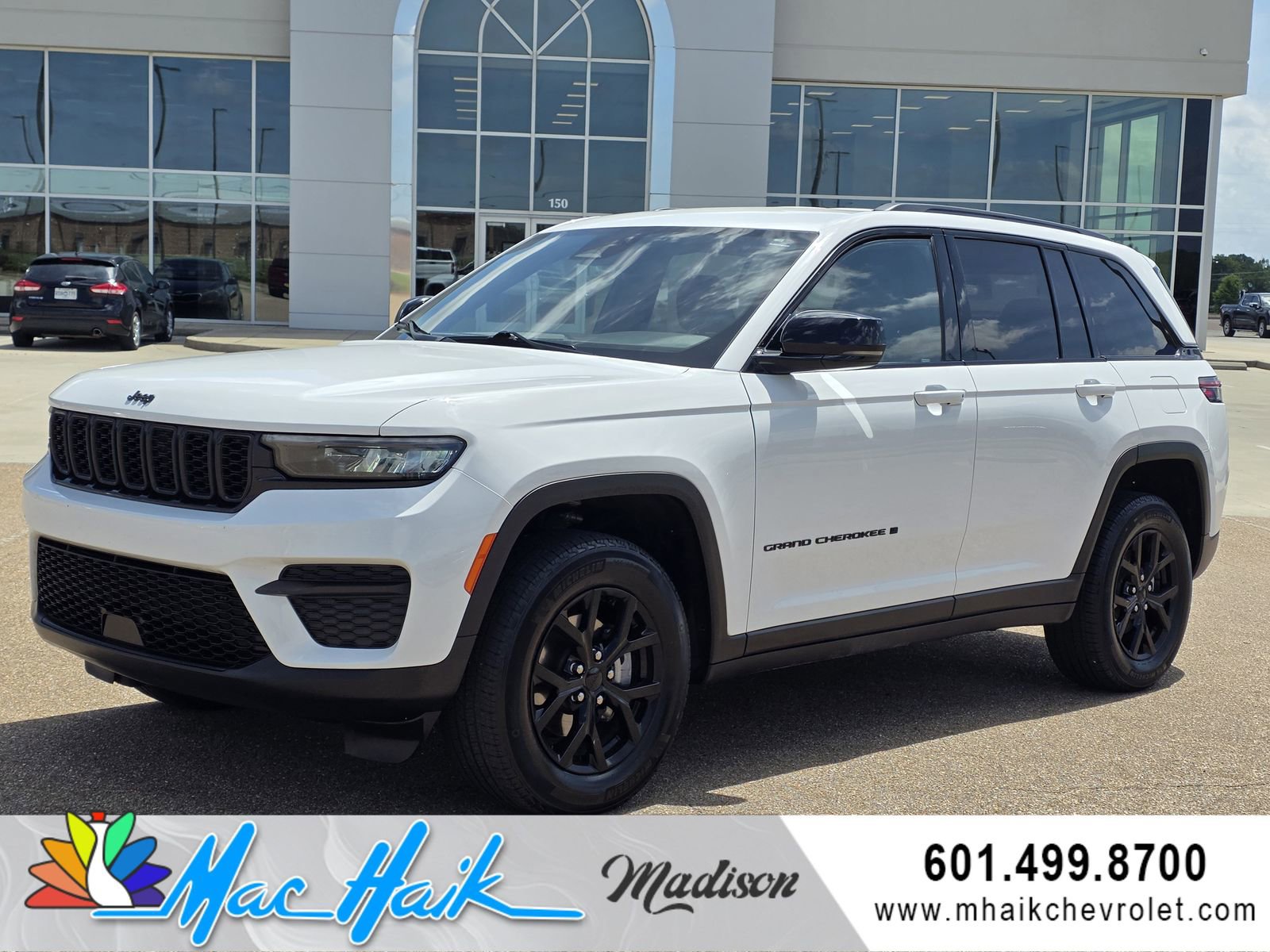 Used 2024 Jeep Grand Cherokee Altitude AWD/4WD image 1