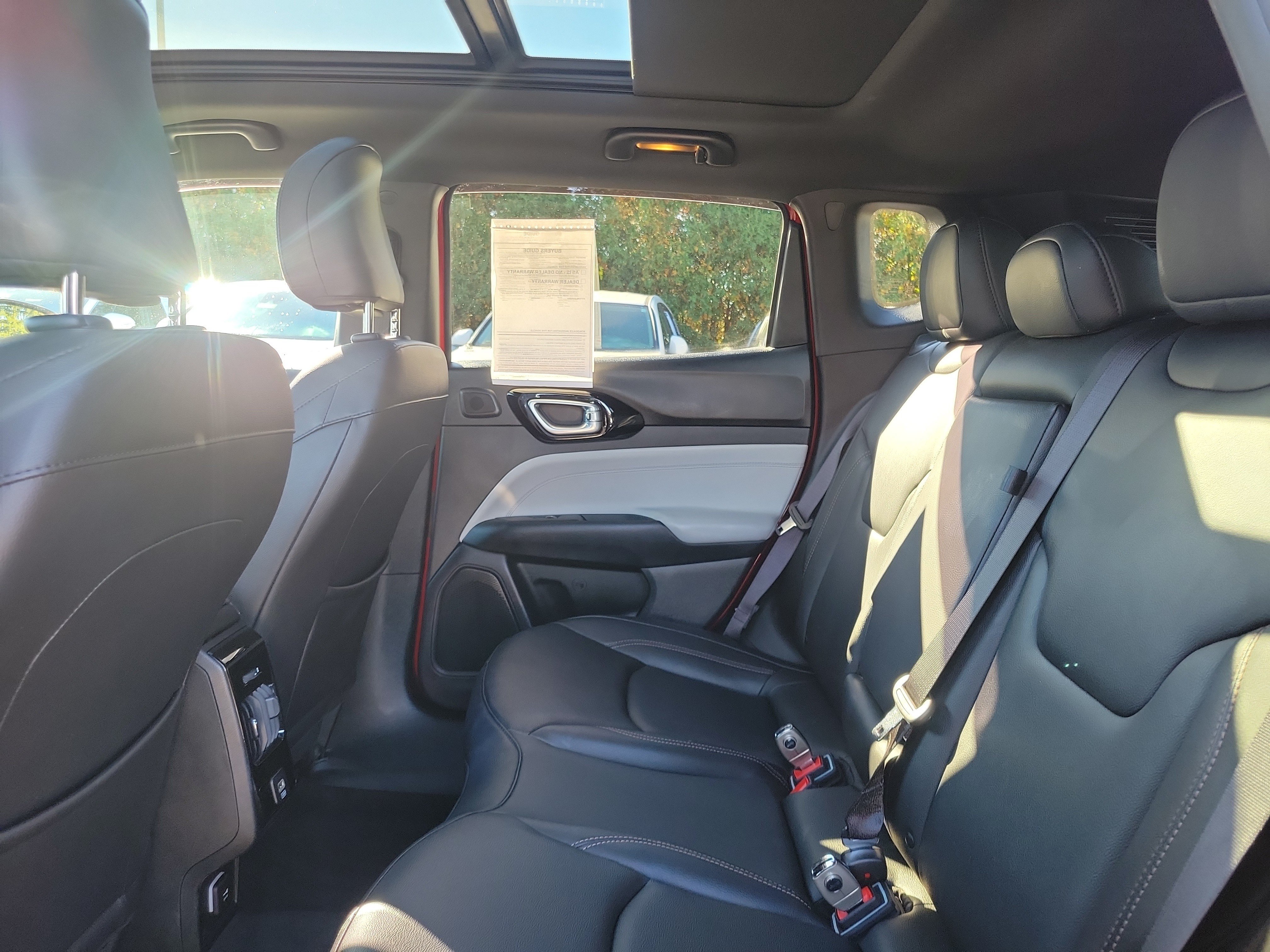 Used 2024 Jeep Compass Limited w/ Sun and Sound Group AWD/4WD image 11