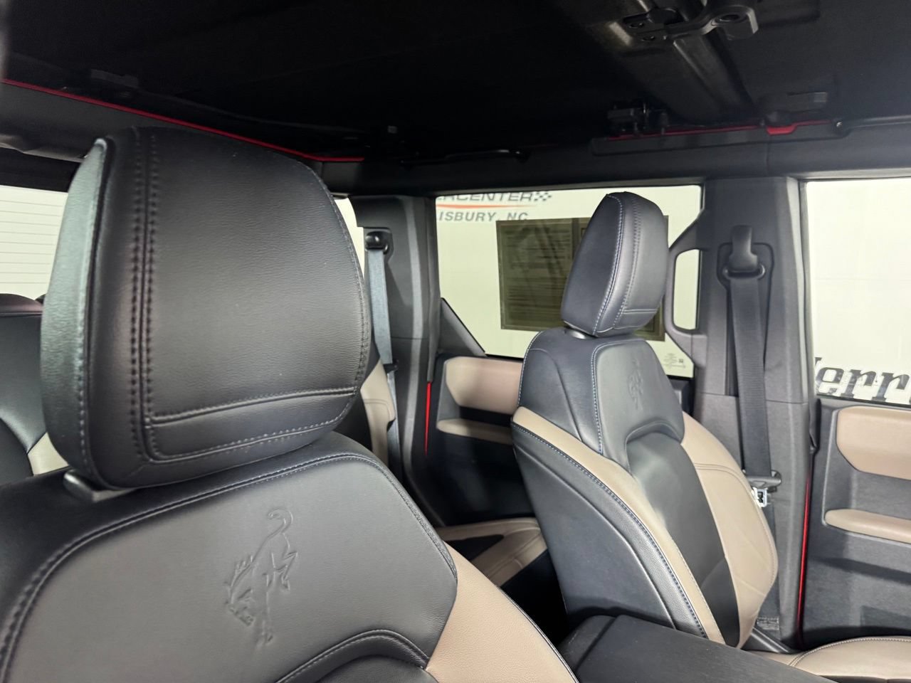 Used 2023 Ford Bronco Wildtrak AWD/4WD image 34