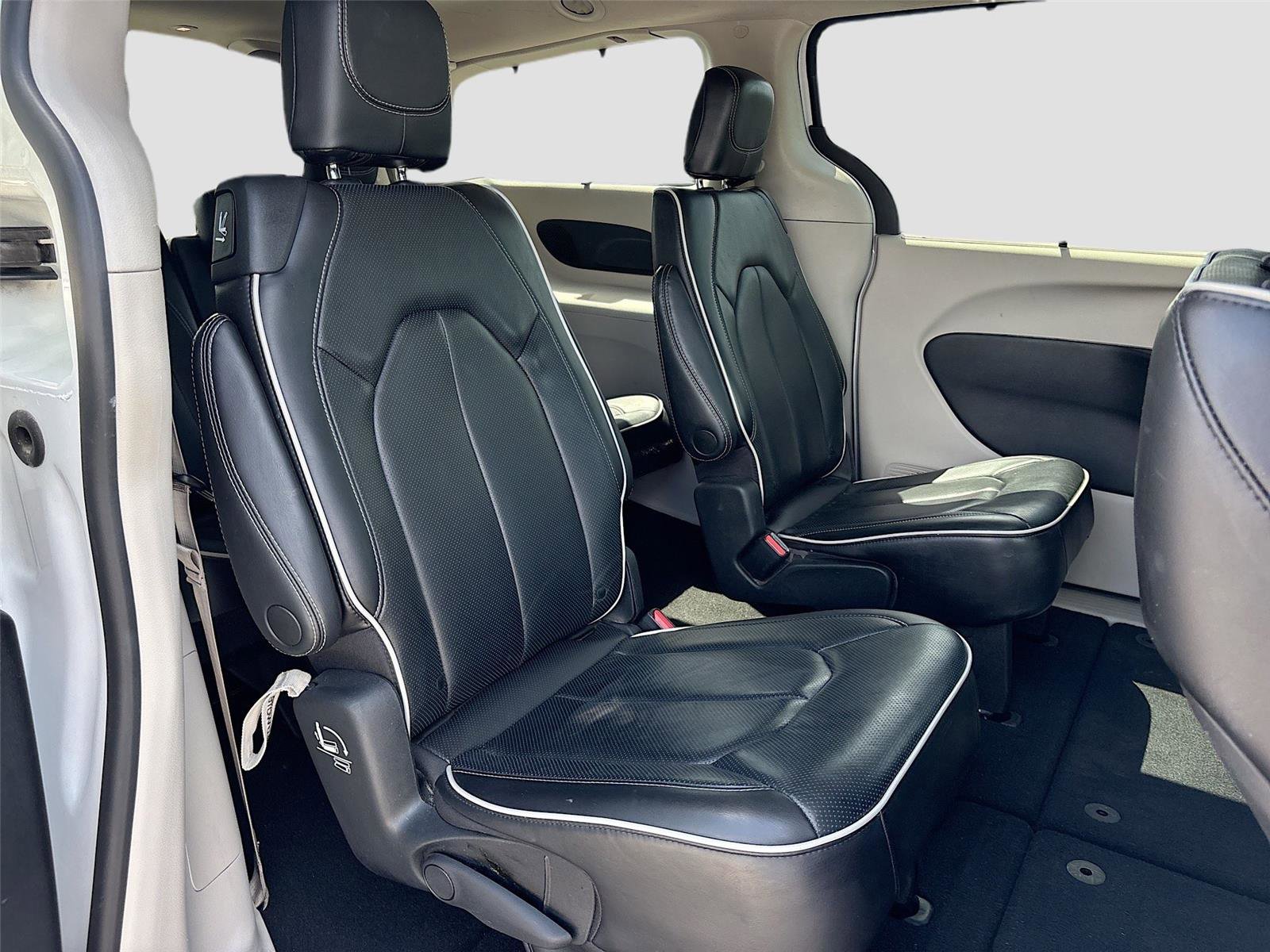 Used 2023 Chrysler Pacifica Limited image 29