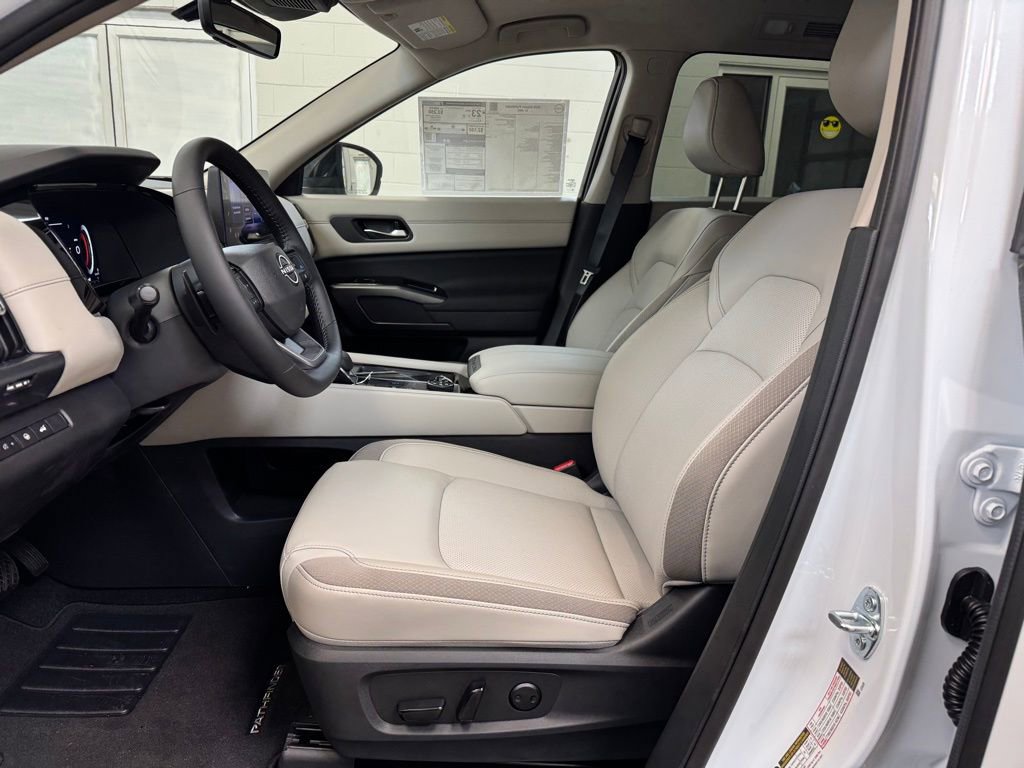 New 2026 Nissan Pathfinder SL image 11