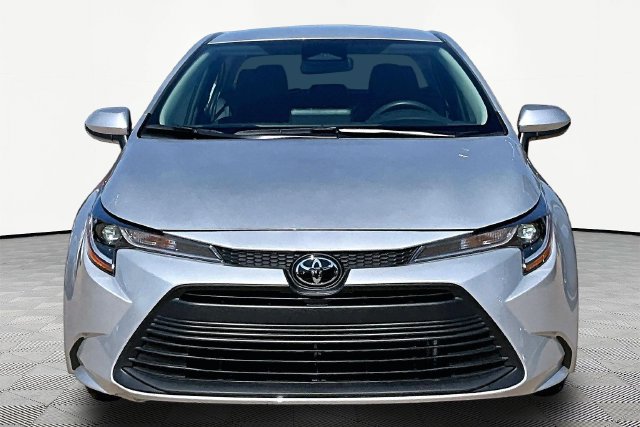 Used 2026 Toyota Corolla LE FWD image 3
