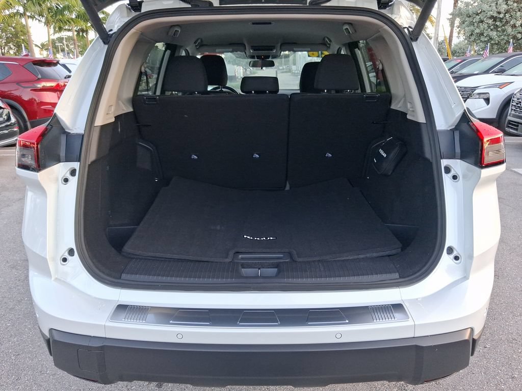Used 2026 Nissan Rogue SV FWD image 18