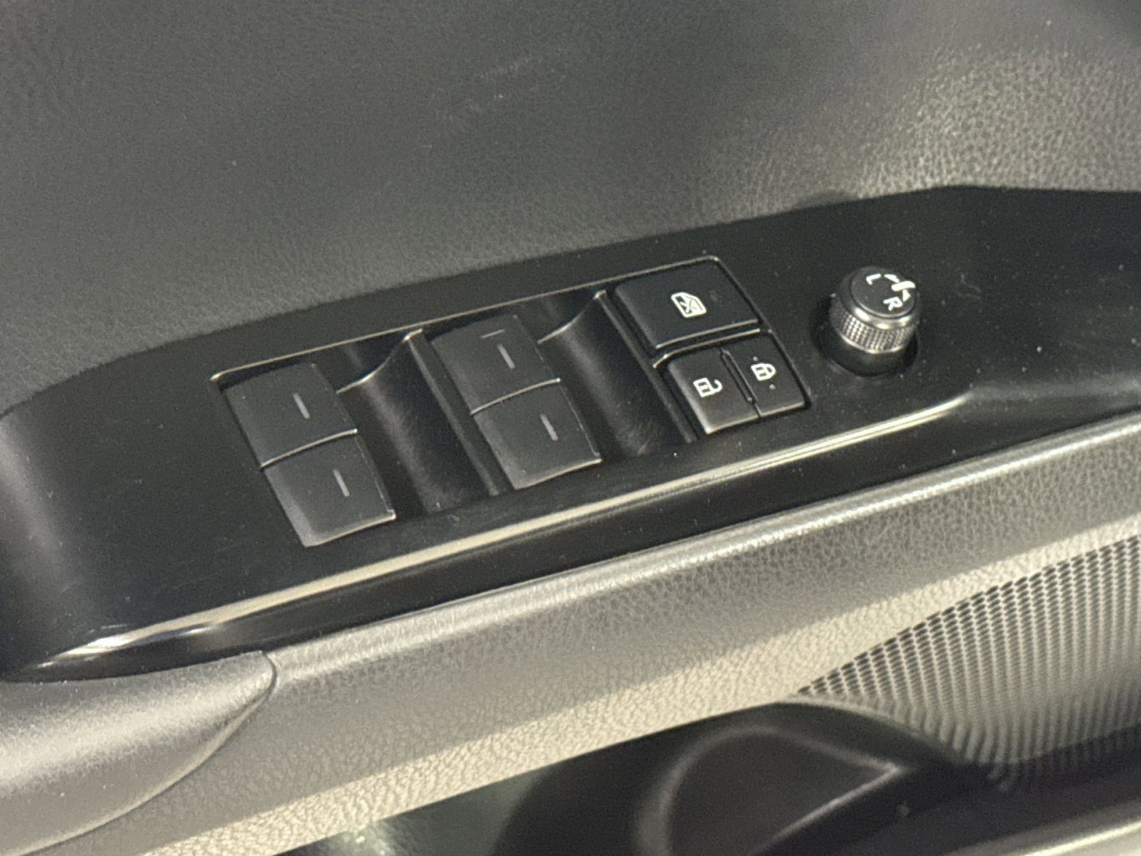Used 2025 Toyota Camry SE FWD image 26