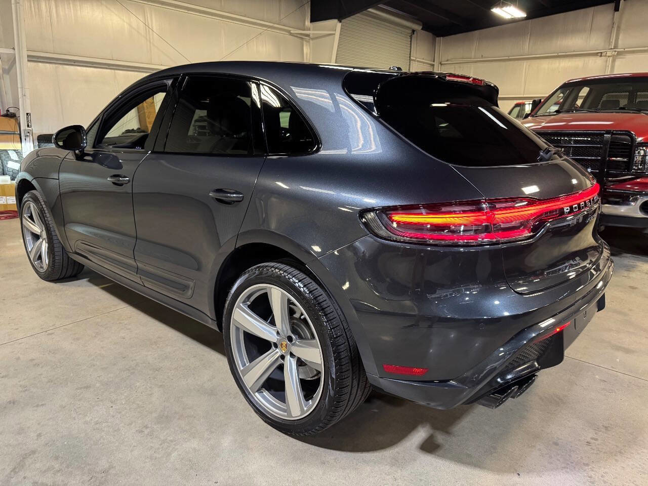 Used 2024 Porsche Macan w/ Premium Plus Package image 2