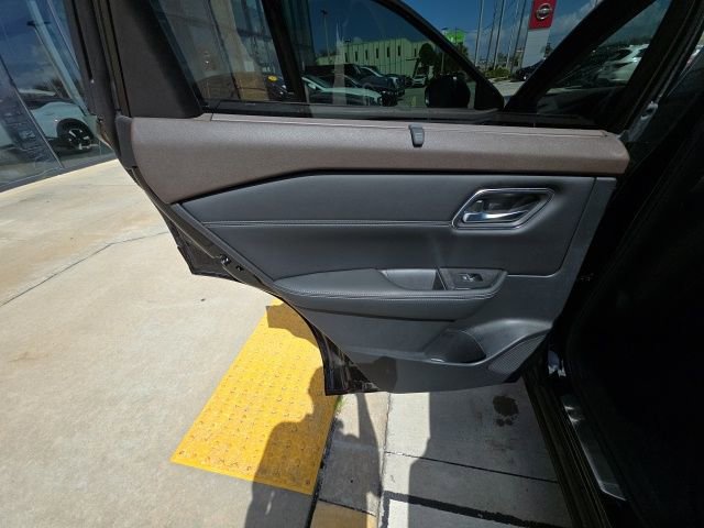 Used 2023 Nissan Rogue Platinum w/ Platinum Premium Package image 23