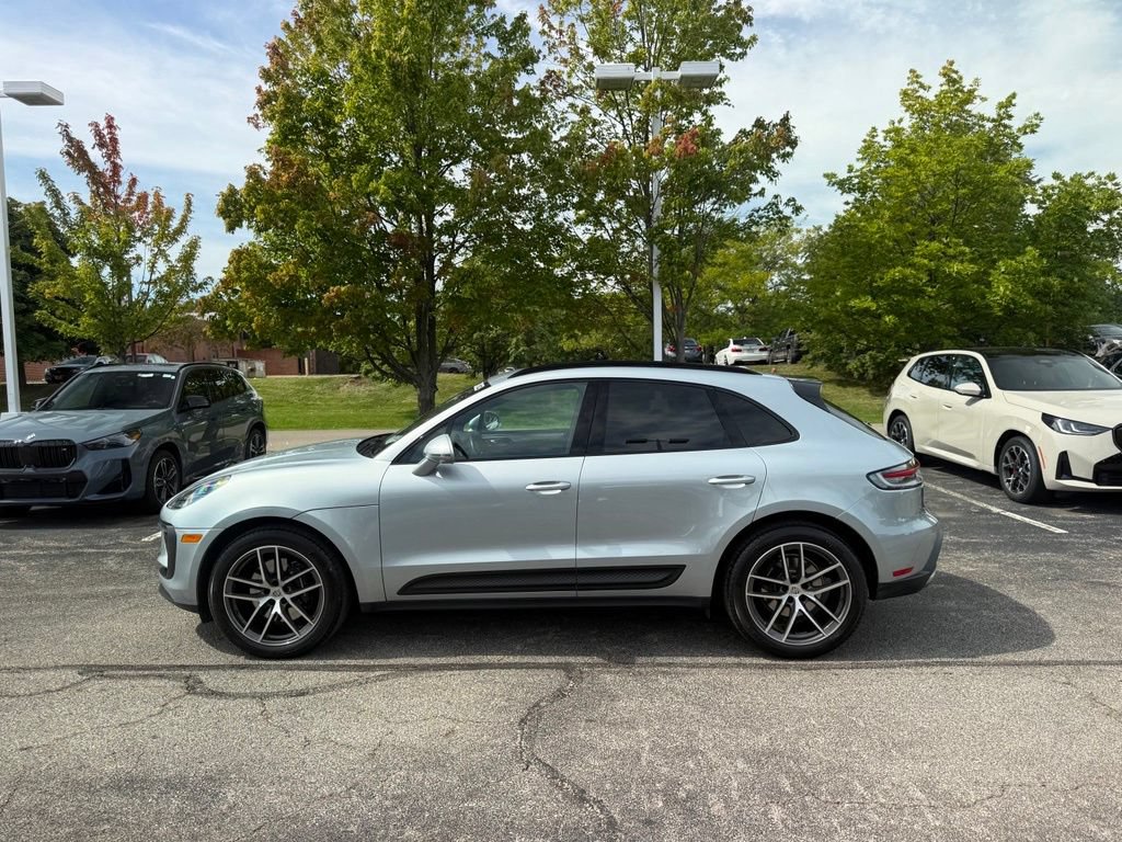 Used 2023 Porsche Macan S AWD/4WD image 2