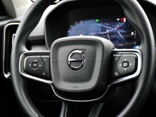 Certified 2025 Volvo XC40 B5 Core AWD/4WD image 19