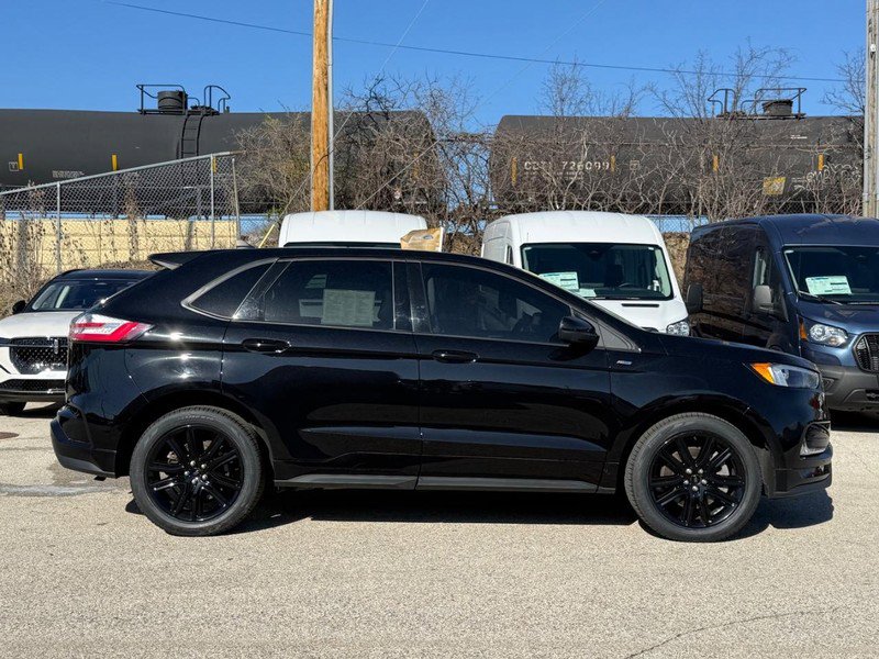 Certified 2022 Ford Edge ST-Line w/ Class II Trailer Tow Package image 2