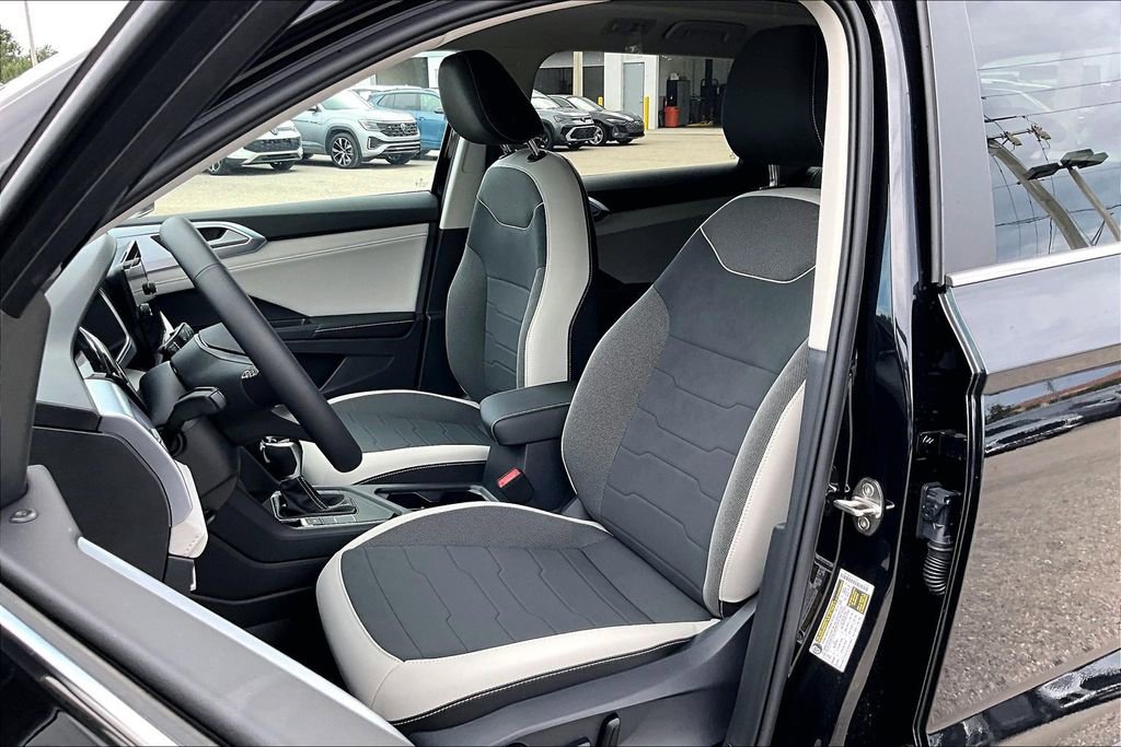 New 2026 Volkswagen Taos SE FWD image 21