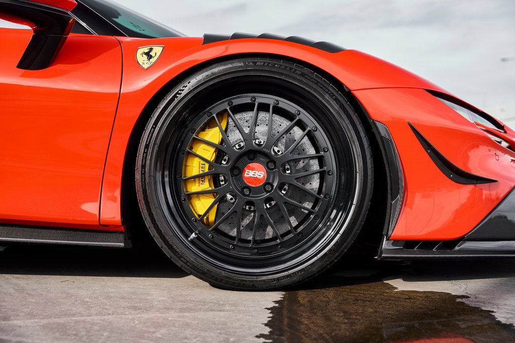 Used 2022 Ferrari SF90 Spider image 28