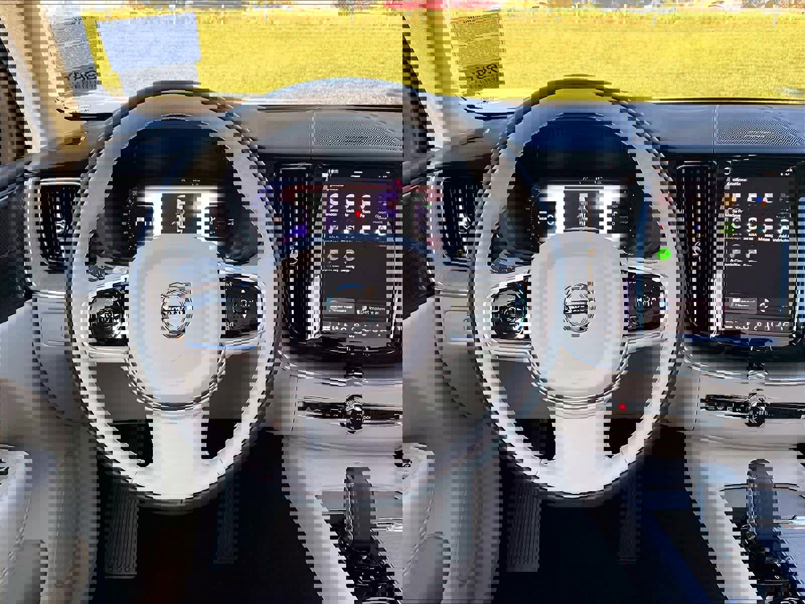 Used 2025 Volvo XC60 T8 Plus w/ Protection Package Premier image 8