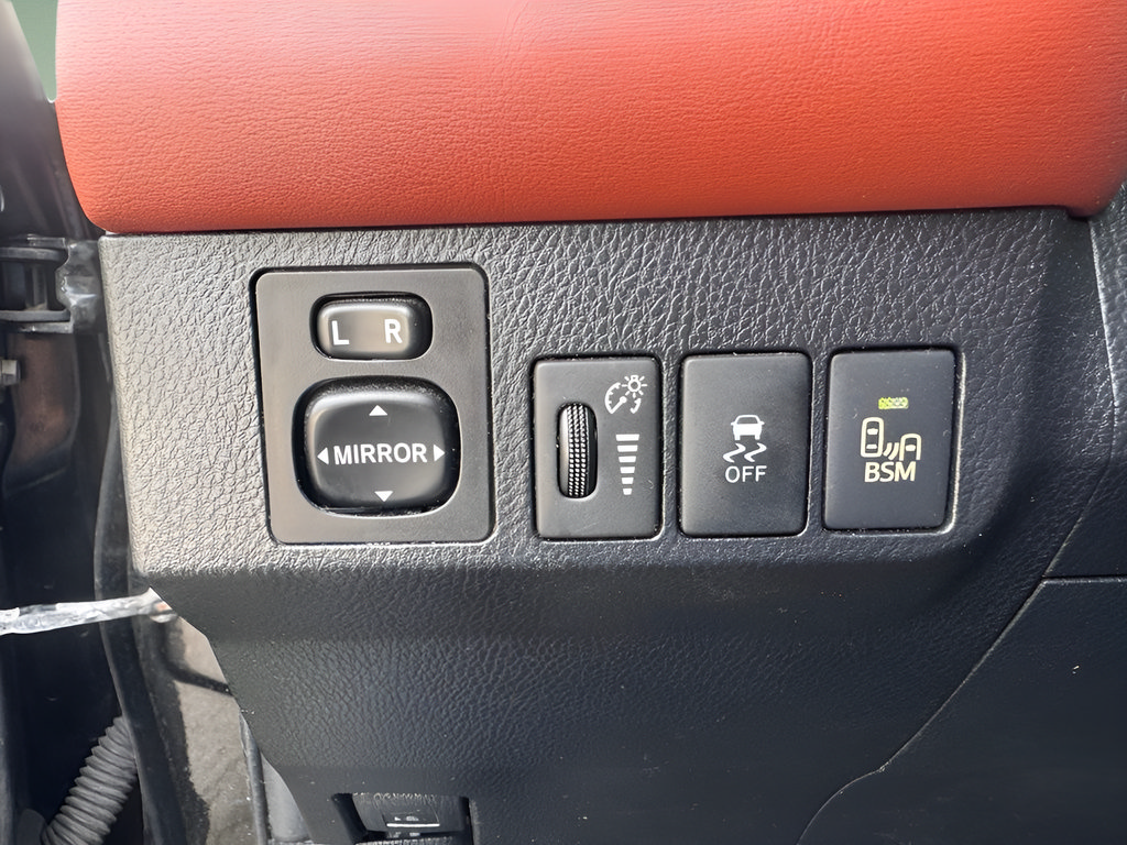 Used 2013 Toyota RAV4 Limited FWD image 21
