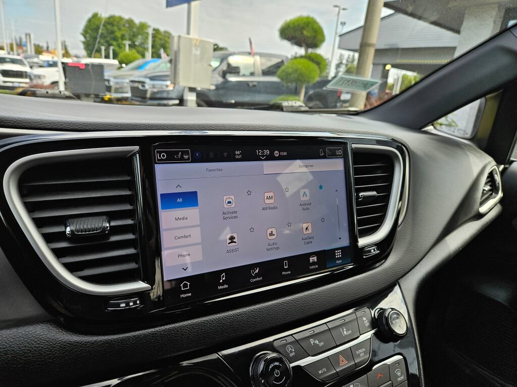 Used 2025 Chrysler Pacifica Select FWD image 25