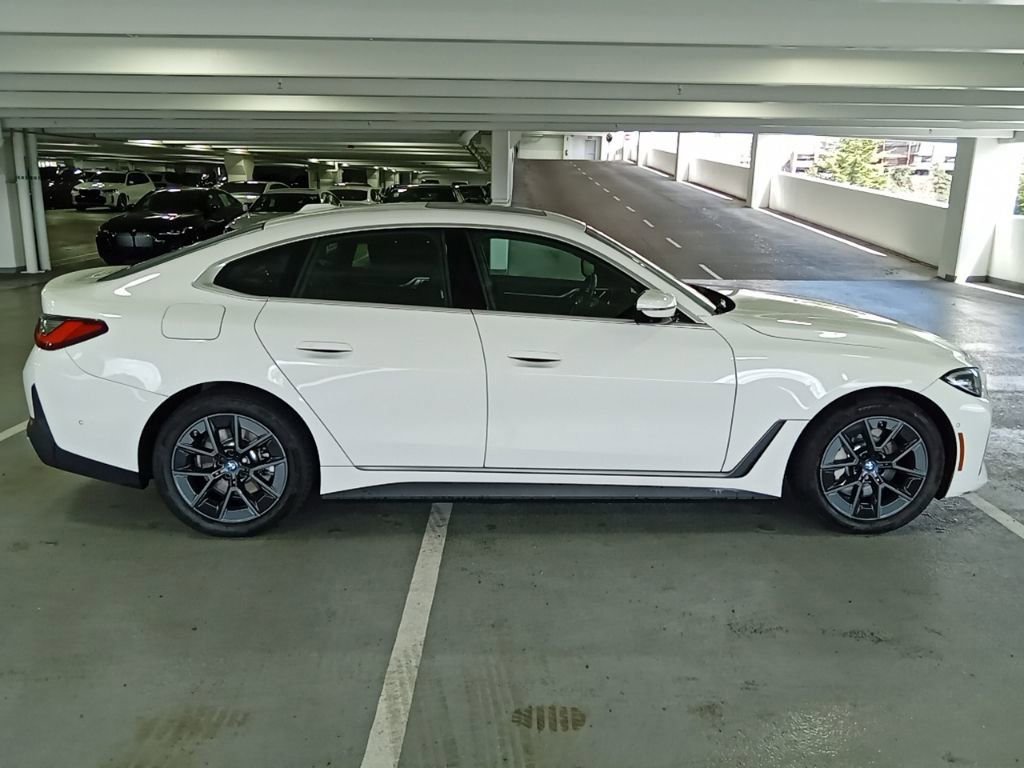 Used 2023 BMW i4 eDrive35 w/ Premium Package image 6