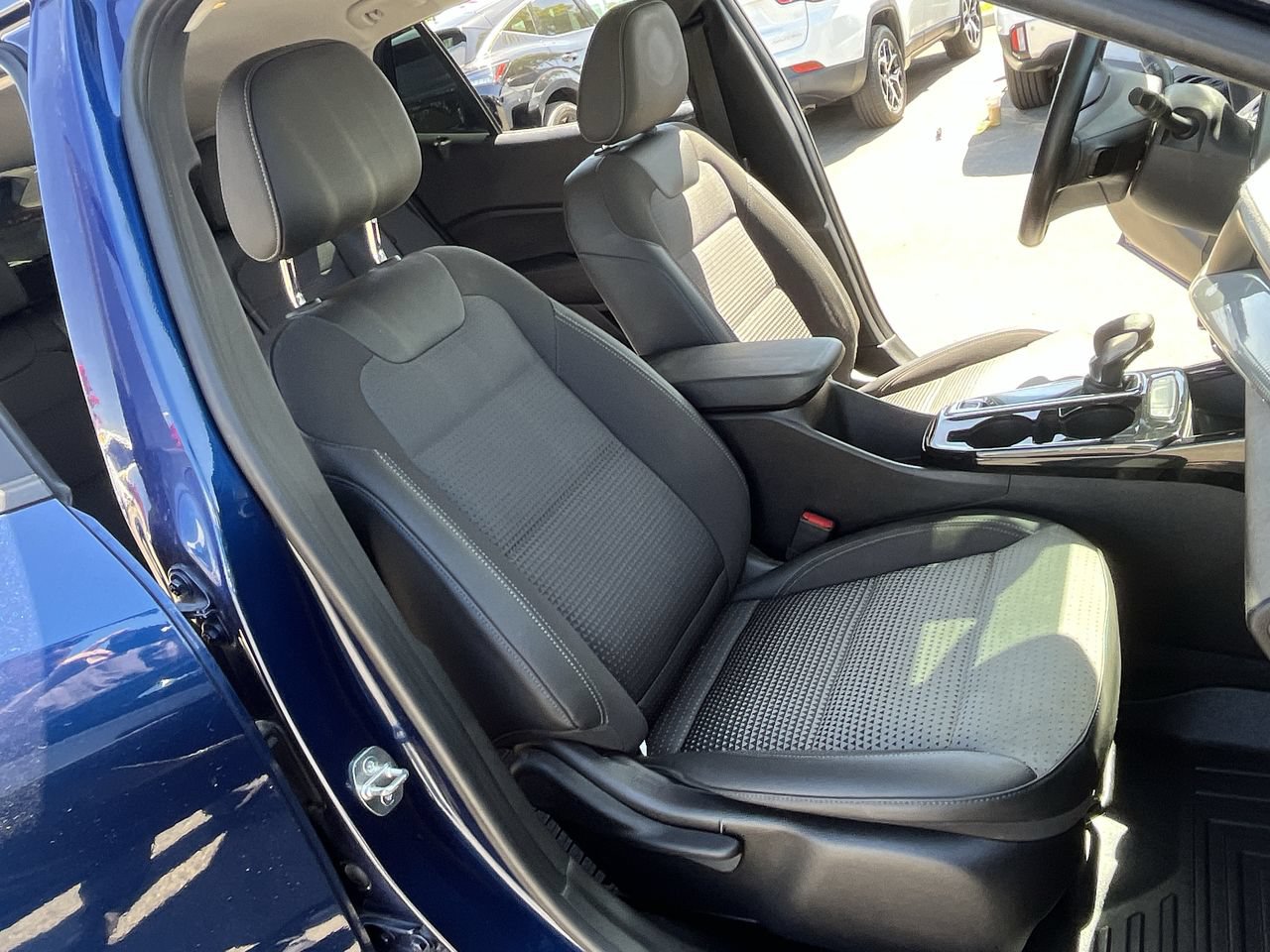Used 2024 Chevrolet Trax LT w/ LT Convenience Package FWD image 24