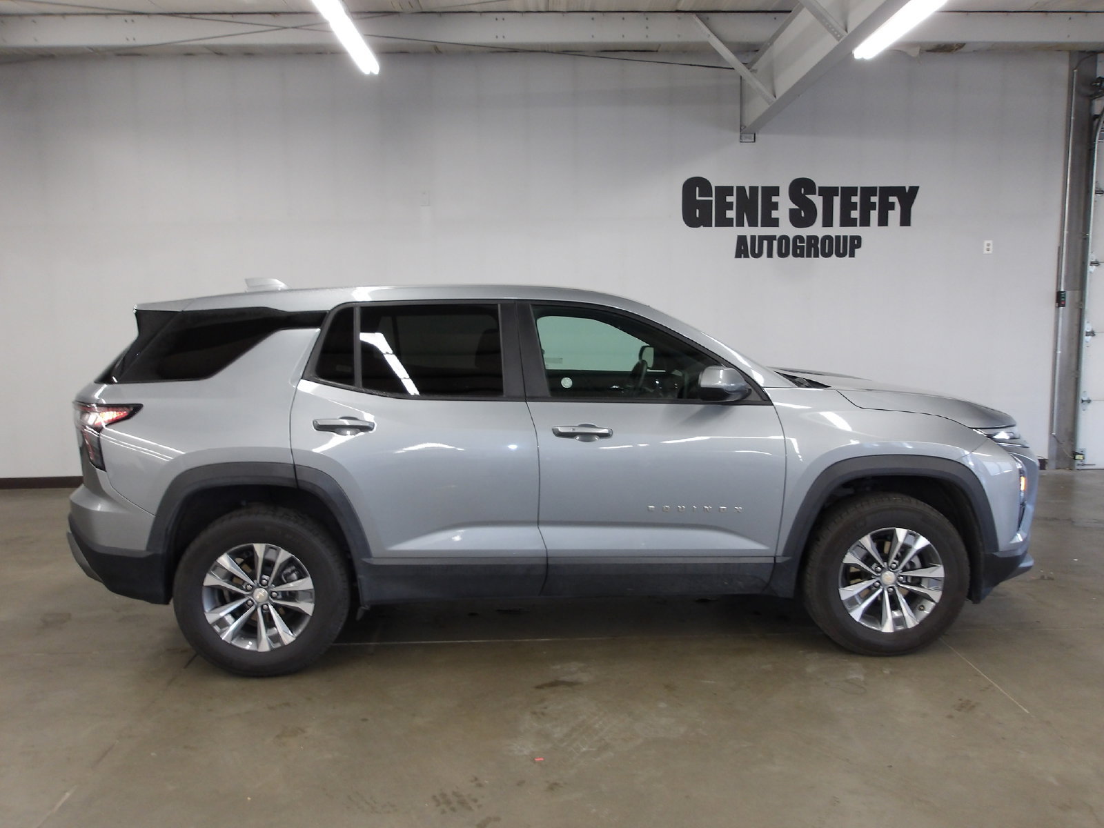 Used 2026 Chevrolet Equinox LT AWD/4WD image 3