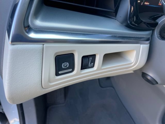 Used 2017 Cadillac XT5 Luxury w/ Driver Awareness Package AWD/4WD image 24