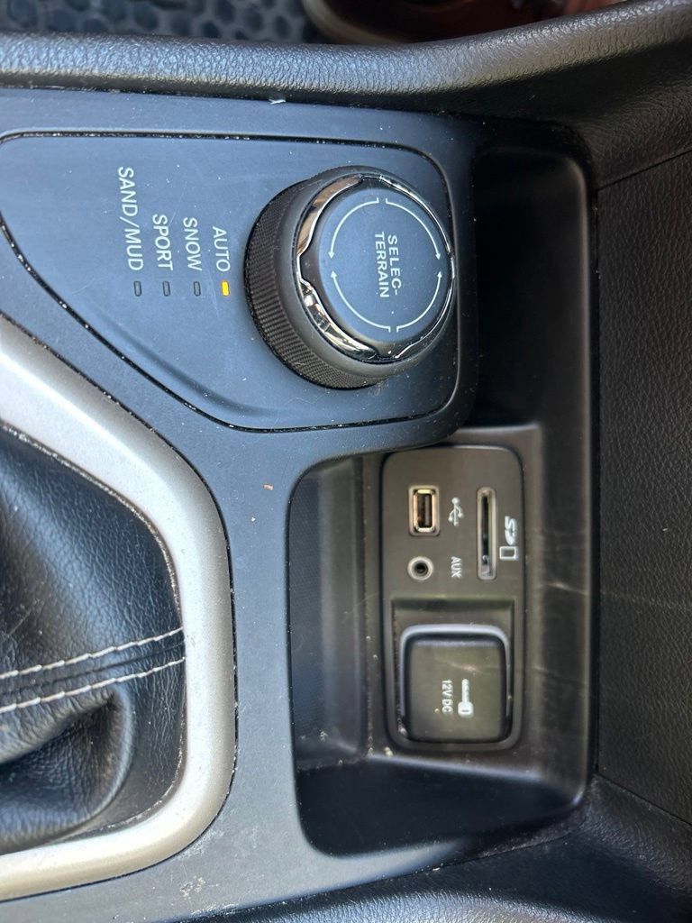 Used 2016 Jeep Cherokee Sport w/ Cold Weather Group AWD/4WD image 21