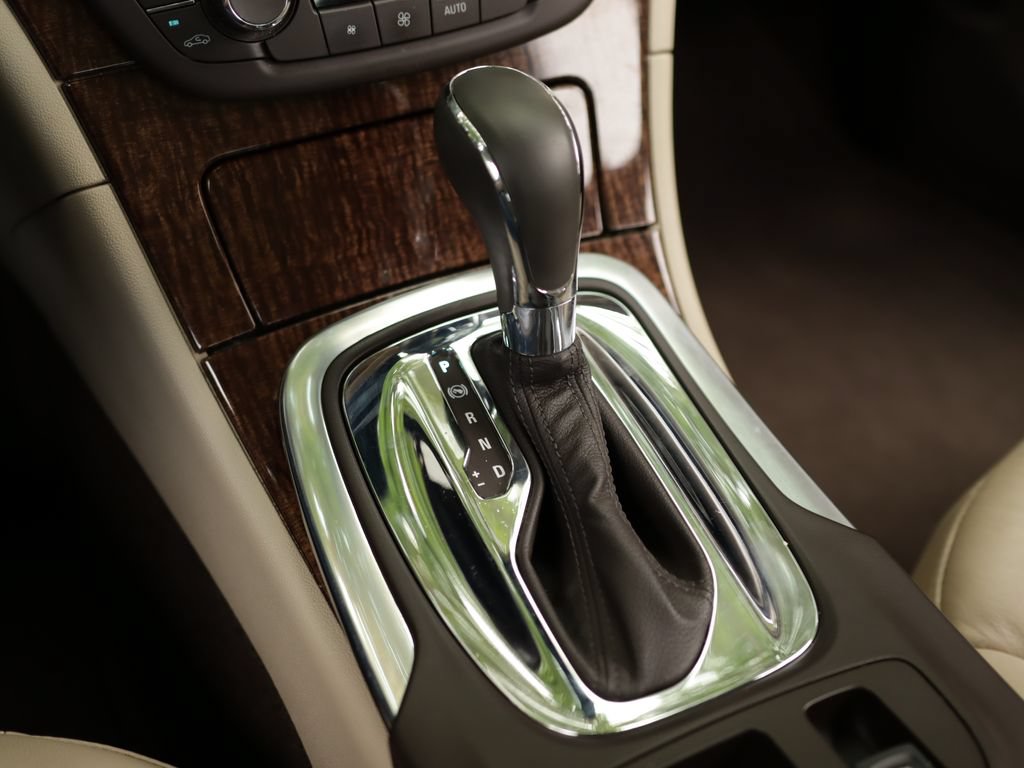 Used 2012 Buick Regal Leather FWD image 15