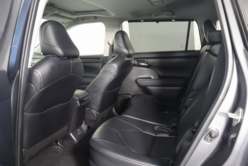 Used 2023 Toyota Highlander XLE FWD image 10
