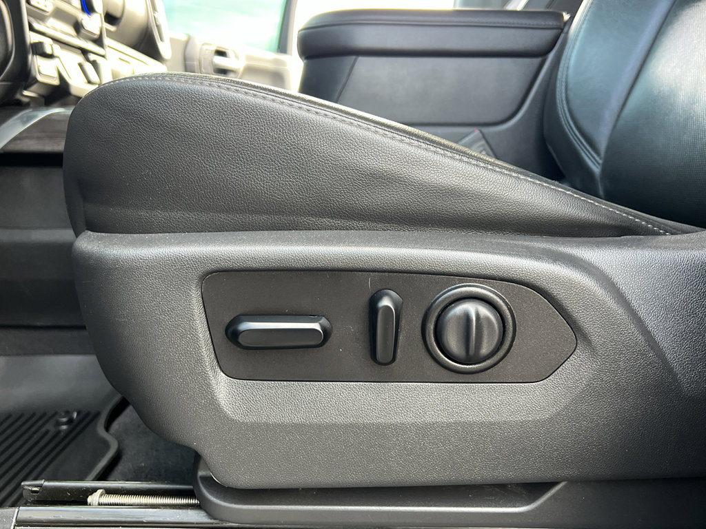 Used 2020 Chevrolet Silverado 3500 LTZ w/ LTZ Texas Edition image 19