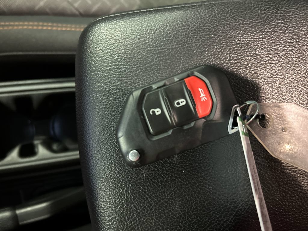 Used 2026 Jeep Gladiator Mojave AWD/4WD image 21