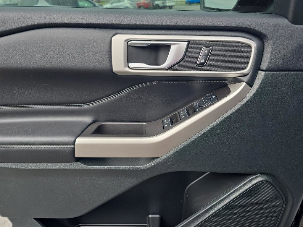 Used 2024 Ford Explorer XLT image 19