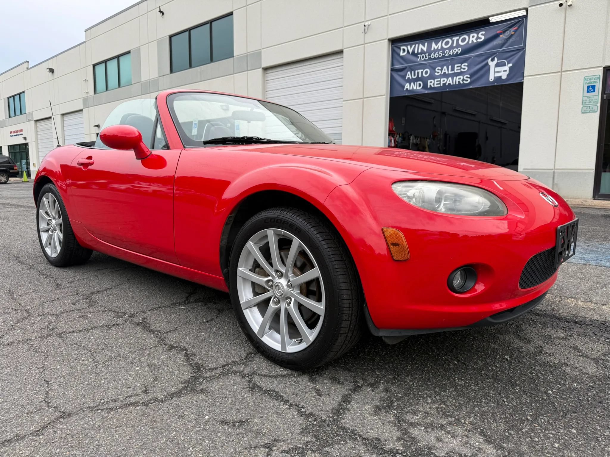 Used 2006 MAZDA MX-5 Miata Grand Touring w/ Premium Pkg RWD image 2