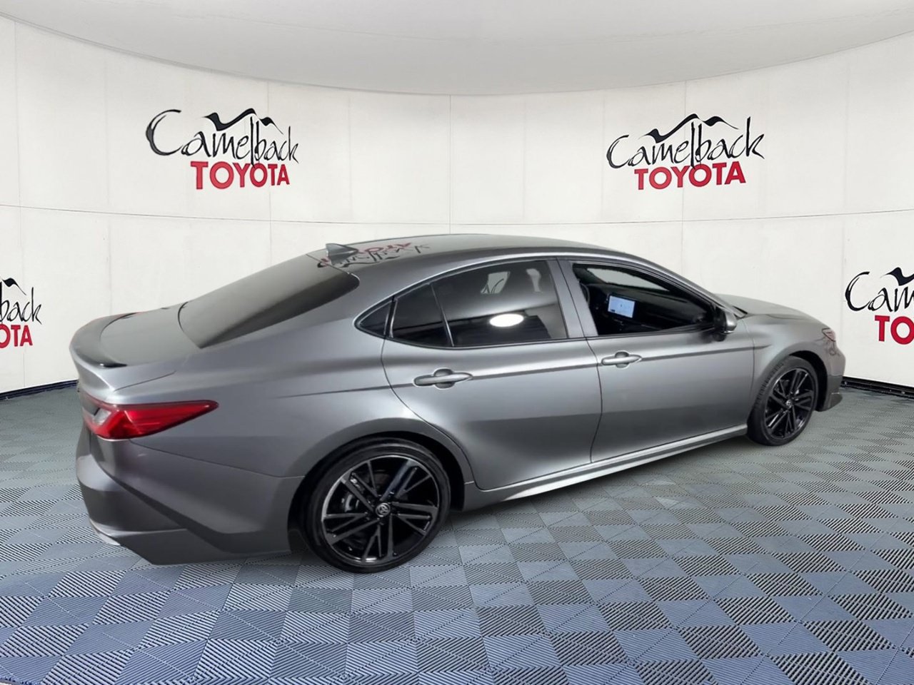 Used 2025 Toyota Camry XSE FWD image 2