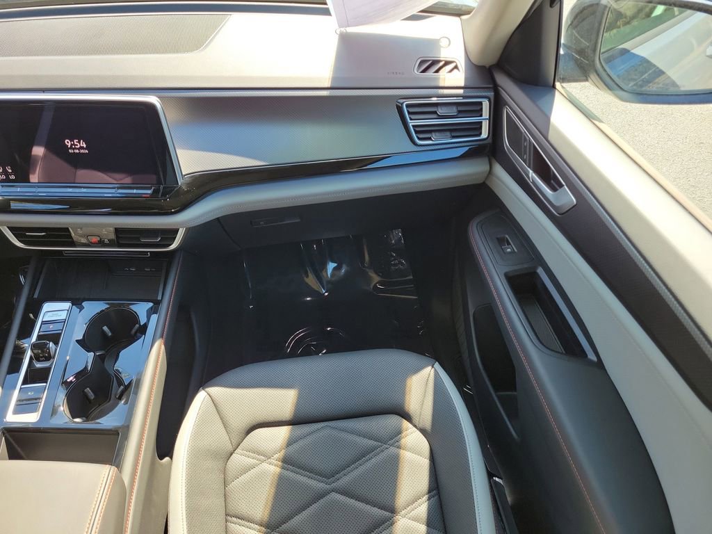 Certified 2025 Volkswagen Atlas Peak Edition SE AWD/4WD image 18