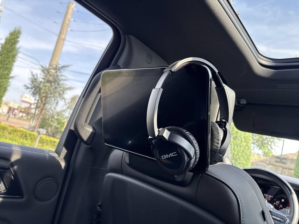 Used 2025 GMC Yukon AT4 Ultimate w/ LPO, Floor Liner Package AWD/4WD image 19