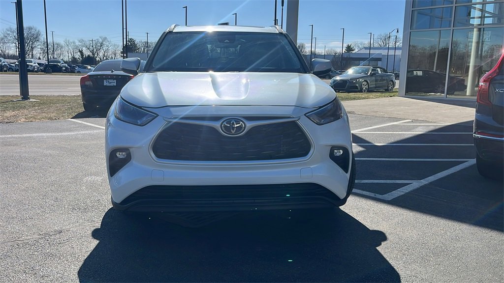 Used 2023 Toyota Highlander XLE image 9