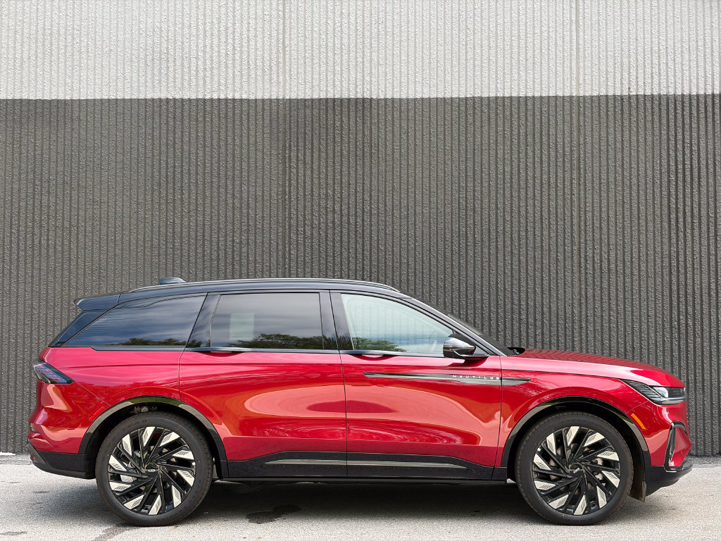 New 2026 Lincoln Nautilus Reserve AWD/4WD image 8