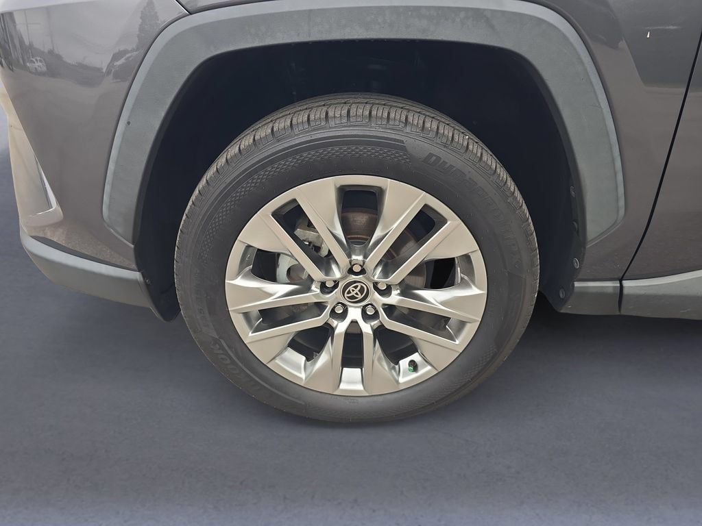 Used 2021 Toyota RAV4 XLE Premium AWD/4WD image 10