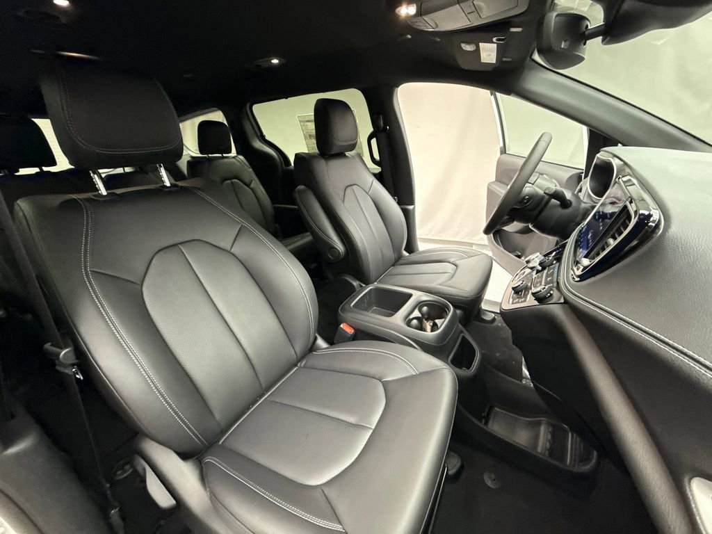 New 2026 Chrysler Pacifica Select image 18