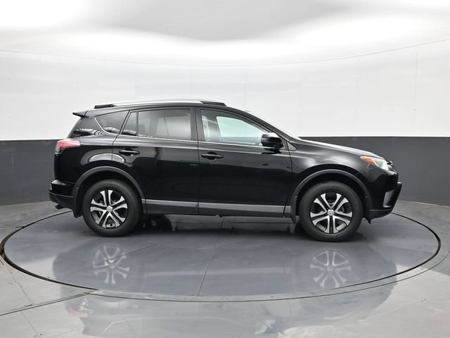 Used 2016 Toyota RAV4 LE AWD/4WD image 4