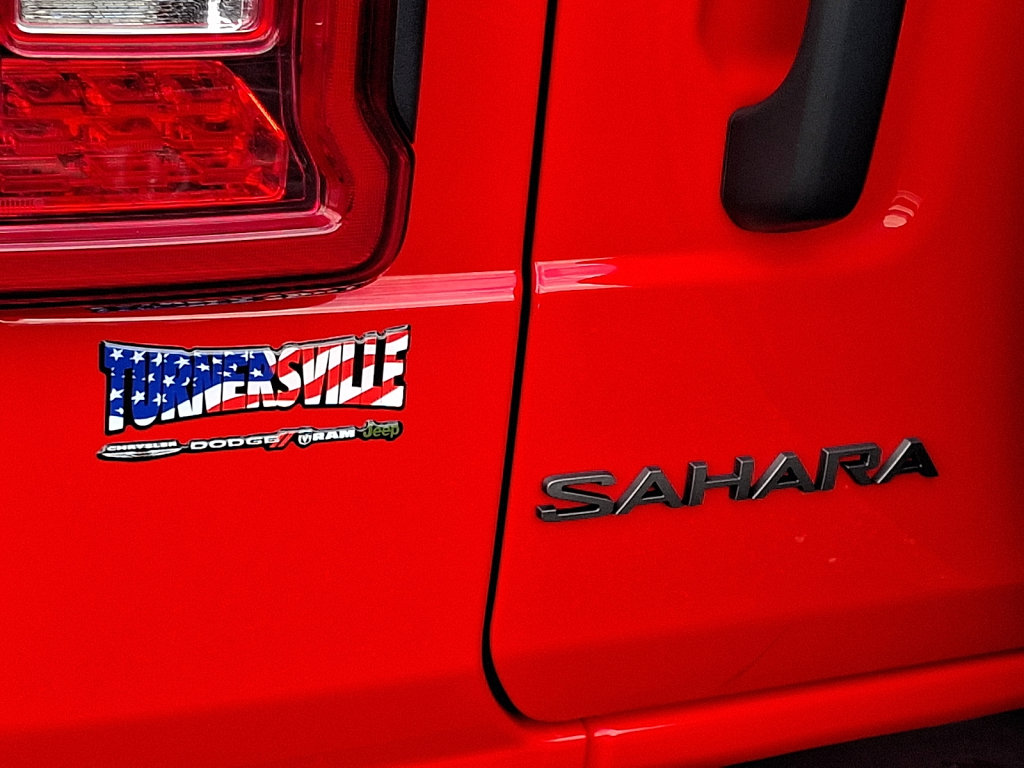Used 2025 Jeep Wrangler Unlimited Sahara AWD/4WD image 16