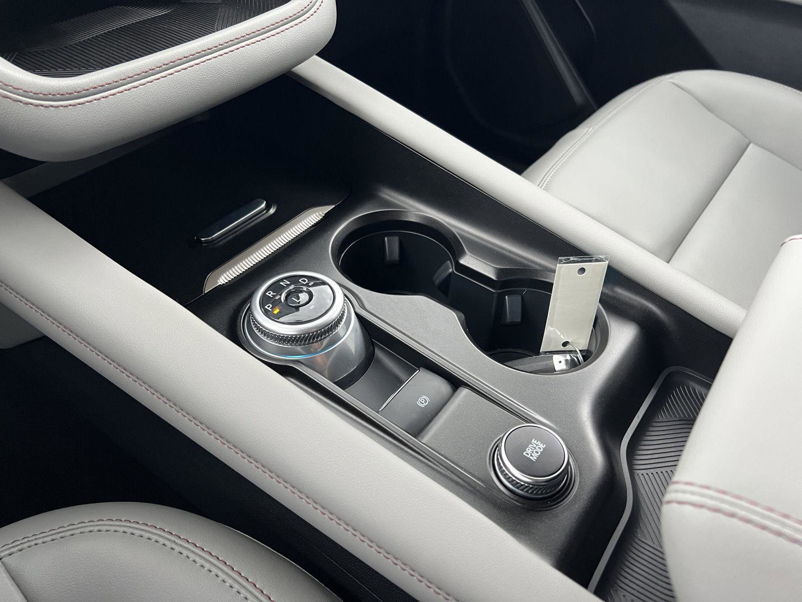 Used 2025 Ford Explorer Active w/ Active Comfort Package AWD/4WD image 33