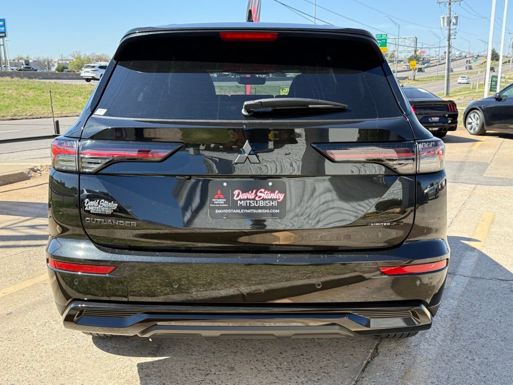 New 2026 Mitsubishi Outlander LE image 9