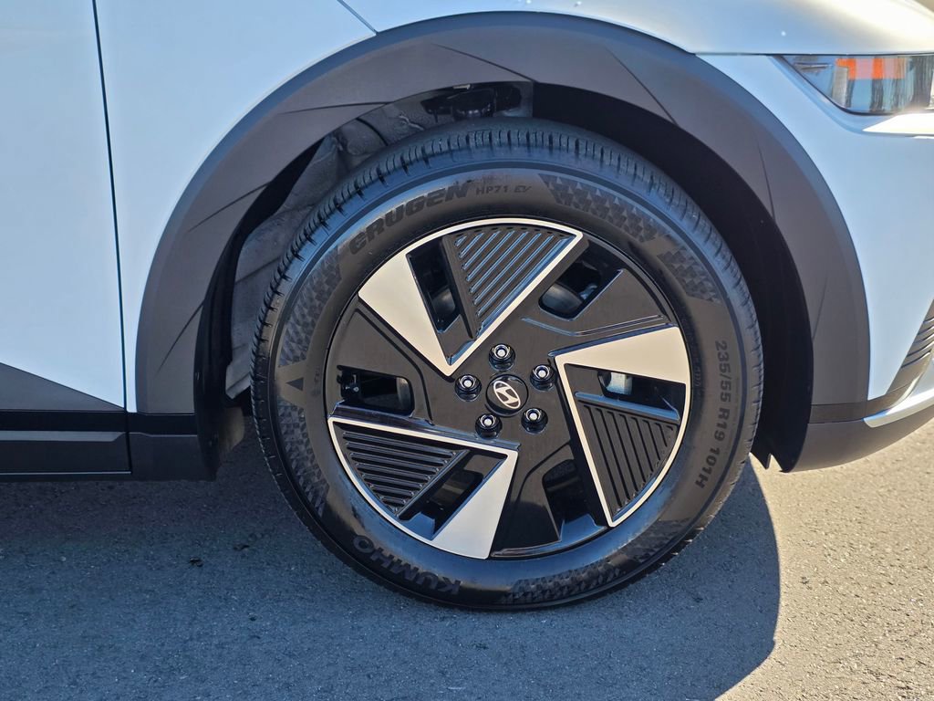 Certified 2025 Hyundai Ioniq 5 SEL image 8