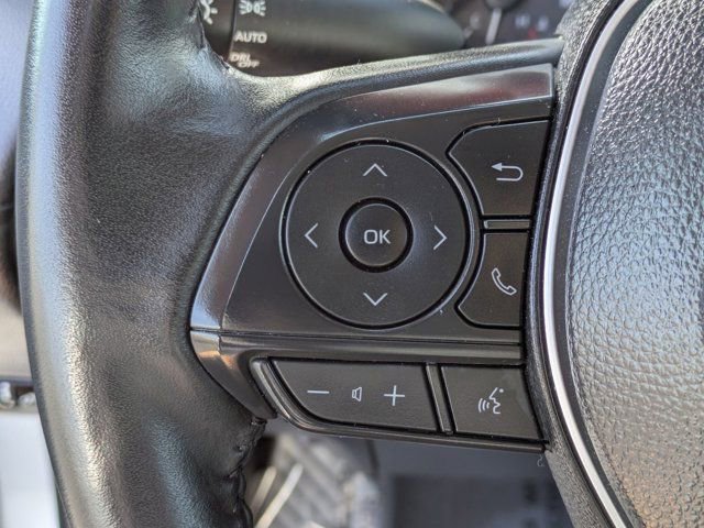 Used 2025 Toyota Corolla Cross LE image 19