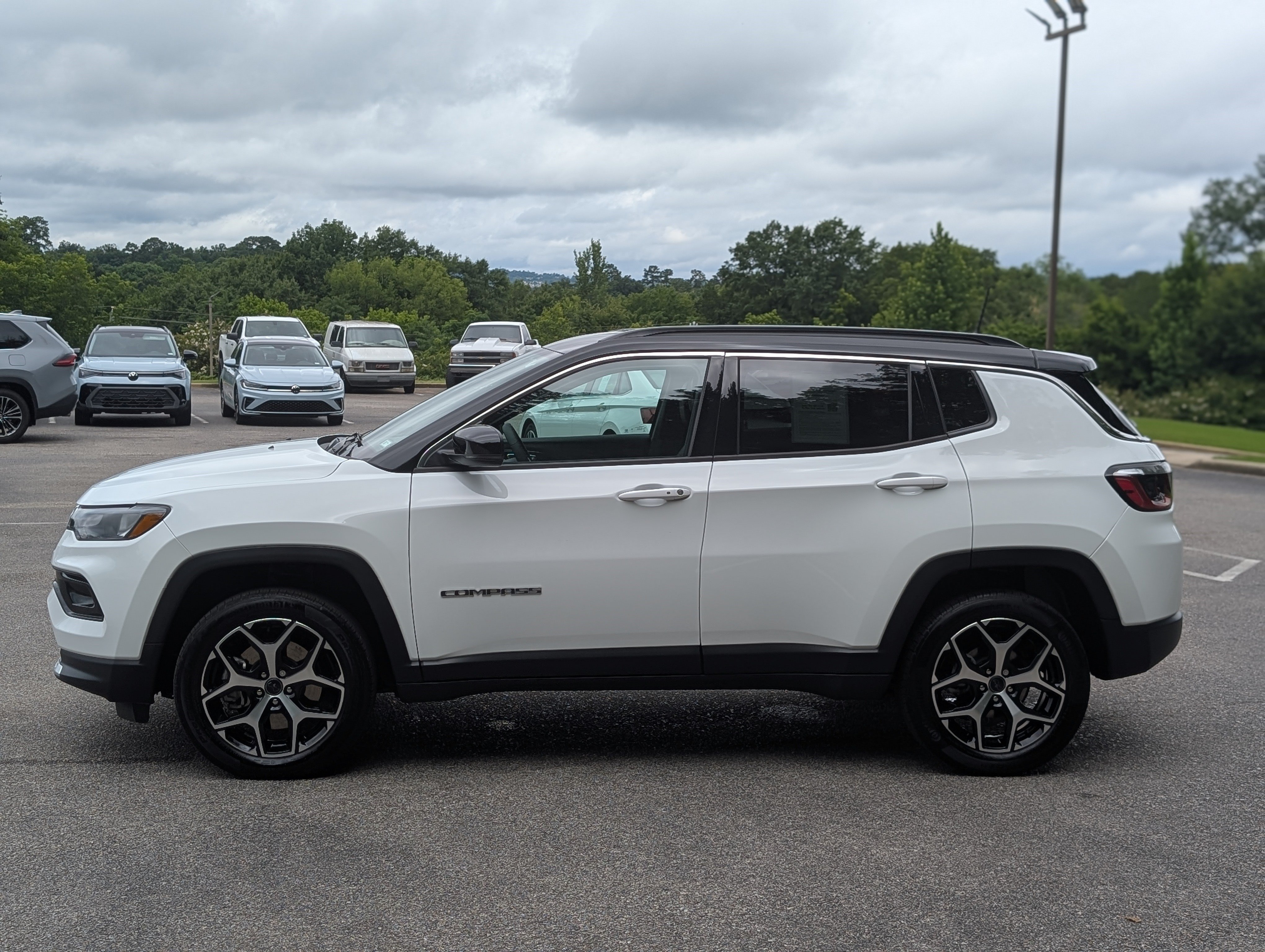 Used 2025 Jeep Compass Limited AWD/4WD image 5