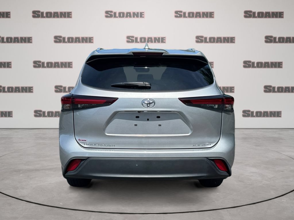 Used 2024 Toyota Highlander XLE AWD/4WD image 4