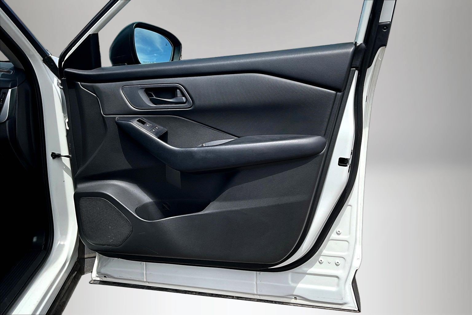 Used 2024 Nissan Rogue S FWD image 27