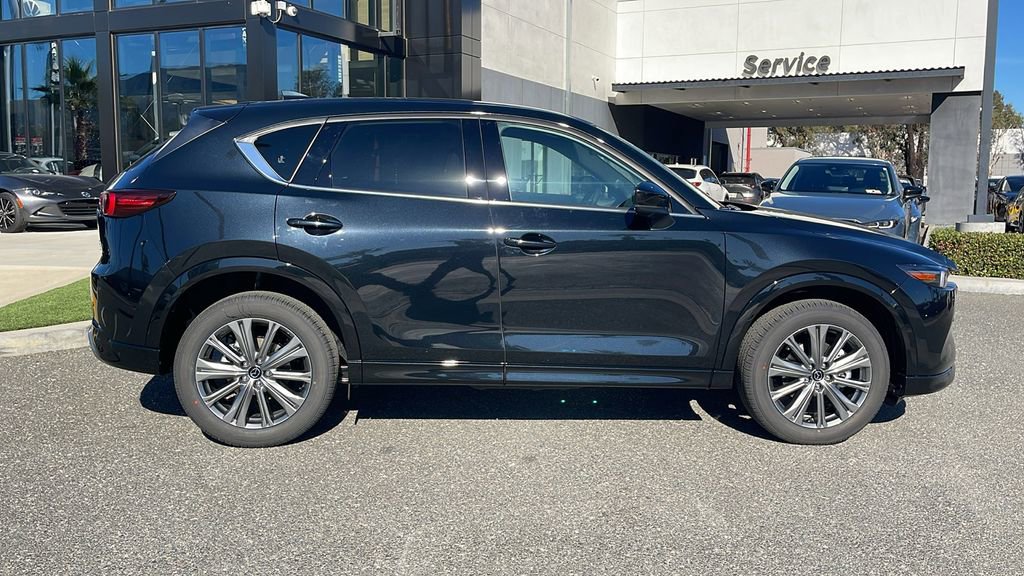 New 2025 MAZDA CX-5 Signature image 6