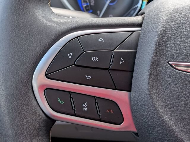 Used 2023 Chrysler Pacifica Touring-L FWD image 27