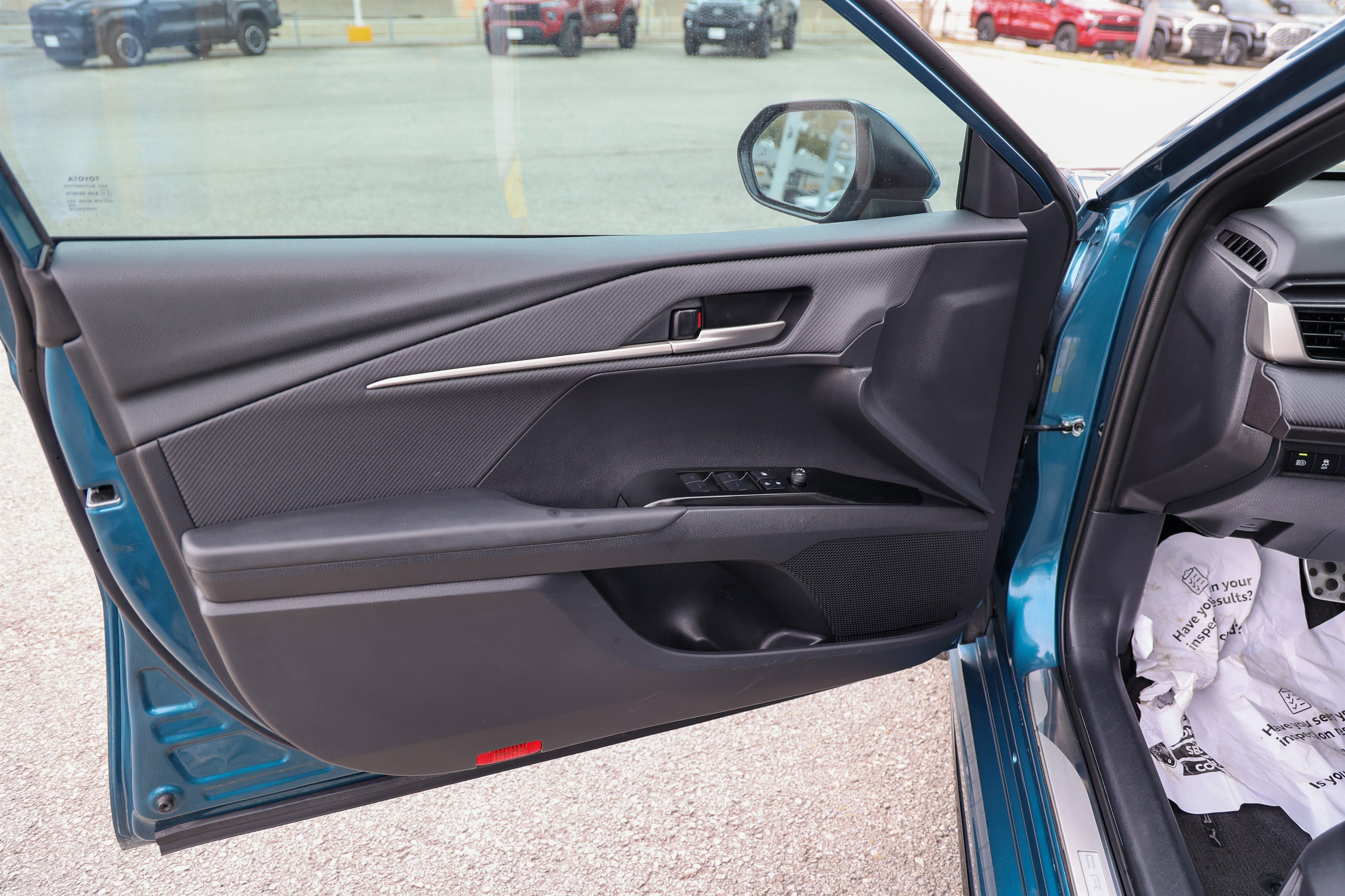 Used 2025 Toyota Camry SE w/ Convenience Package image 32