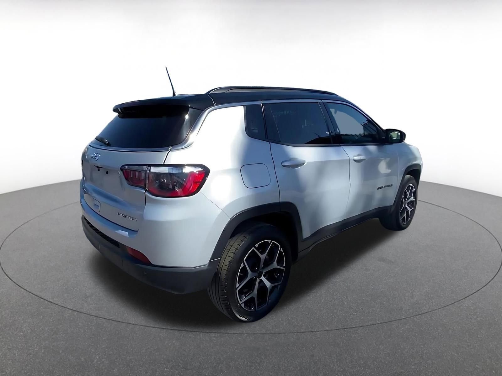 Used 2025 Jeep Compass Limited AWD/4WD image 15